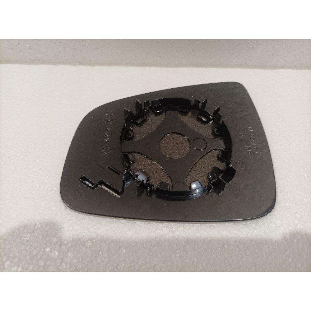 Купить со склада Вкладыш зеркала правый Dacia Logan 09-13